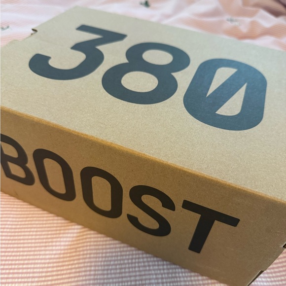 Yeezy boost 380 - Picture 2 of 5
